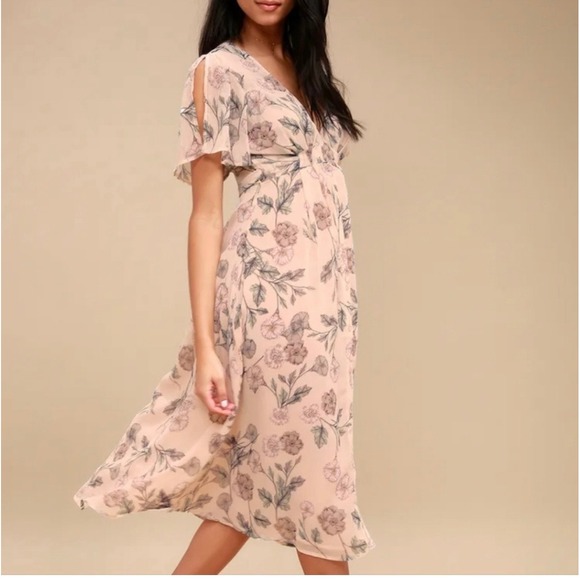 ASTR the label Dresses & Skirts - NWT Lulus ASTR The Label Blush Floral V-Neck Midi Dress With Flutter Sleeves